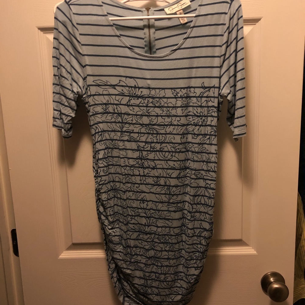 Jessica Simpson back zip Maternity top